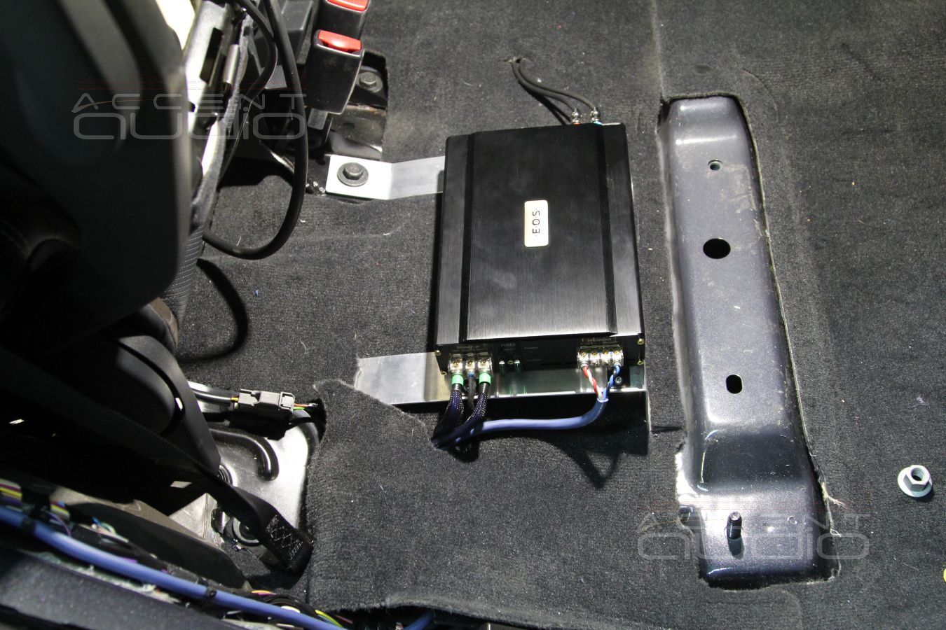 Установка усилителей Focal и E.O.S. в Jeep Grand Cherokee 2014