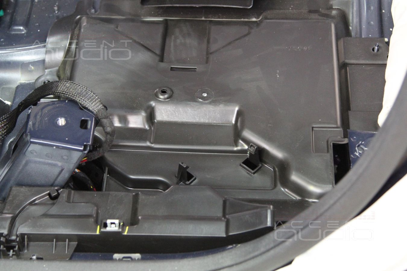 Update: установка процессора и усилителя под водительским сидением