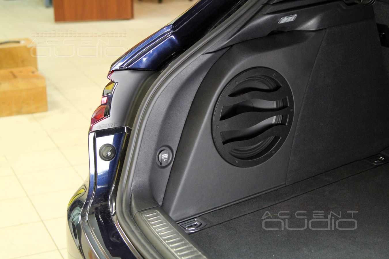 Сабвуфер в Porshe Macan