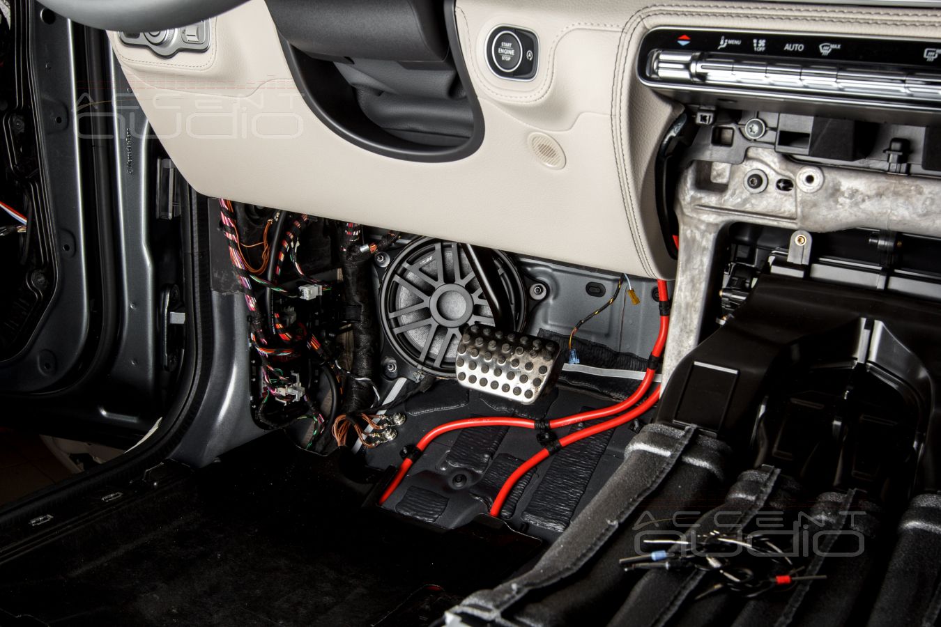 Скрытый монтаж новых внутрипольных вуферов от Eton для Mercedes-Benz GLS 2020