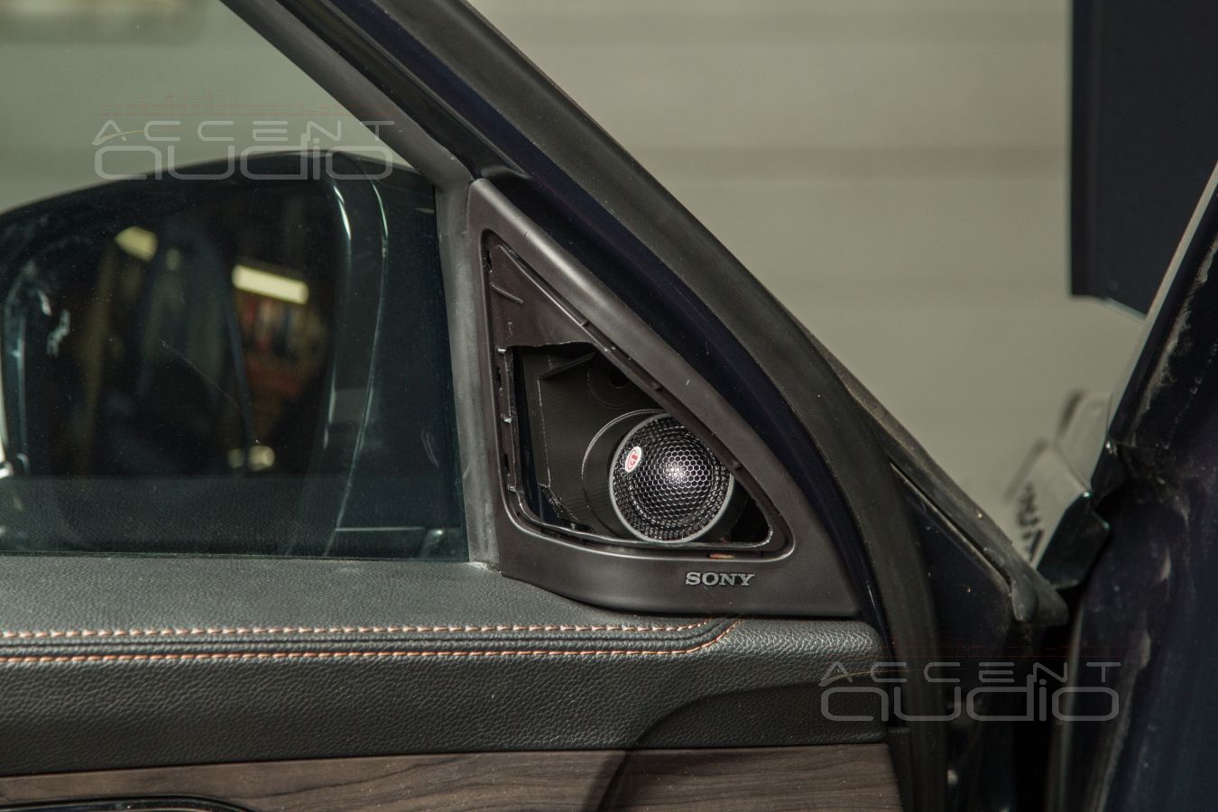 Невидимки: подиумы под твитеры Dego в Exeed