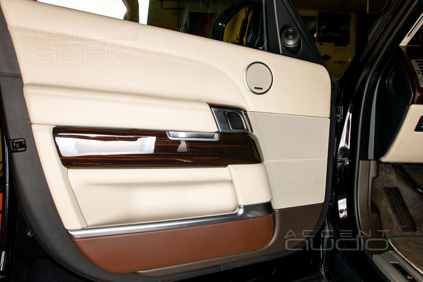 Аудиоподготовка передних дверей RangeRover и установка акустики Brax