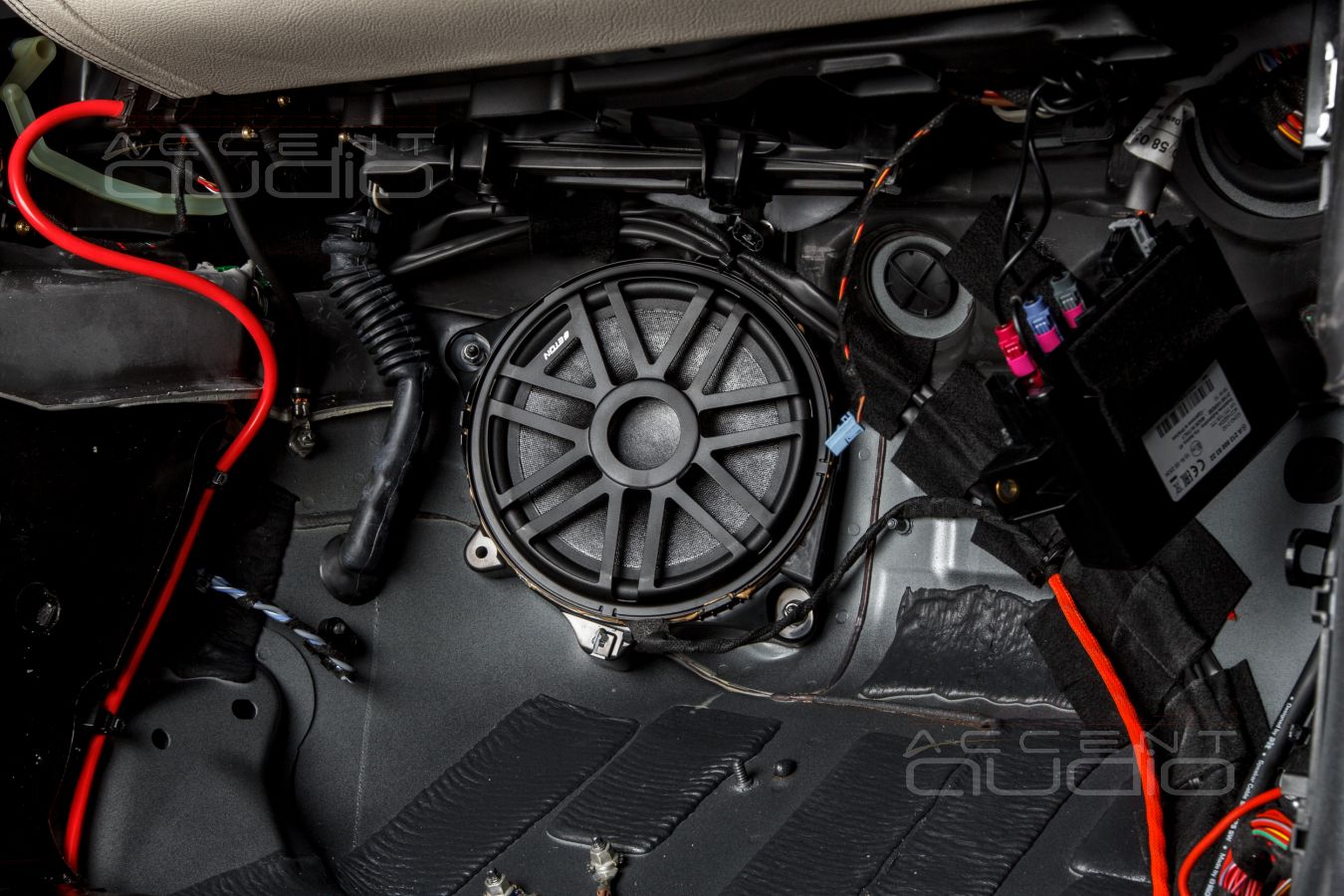 Скрытый монтаж новых внутрипольных вуферов от Eton для Mercedes-Benz GLS 2020