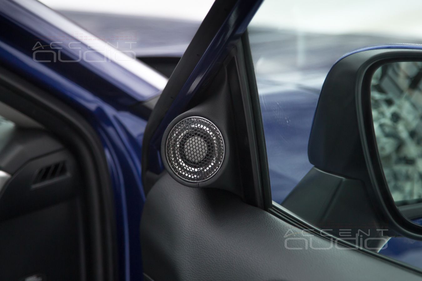 Подиумы под твитеры Brax в Rav4 – необходимое дополнение интерьера