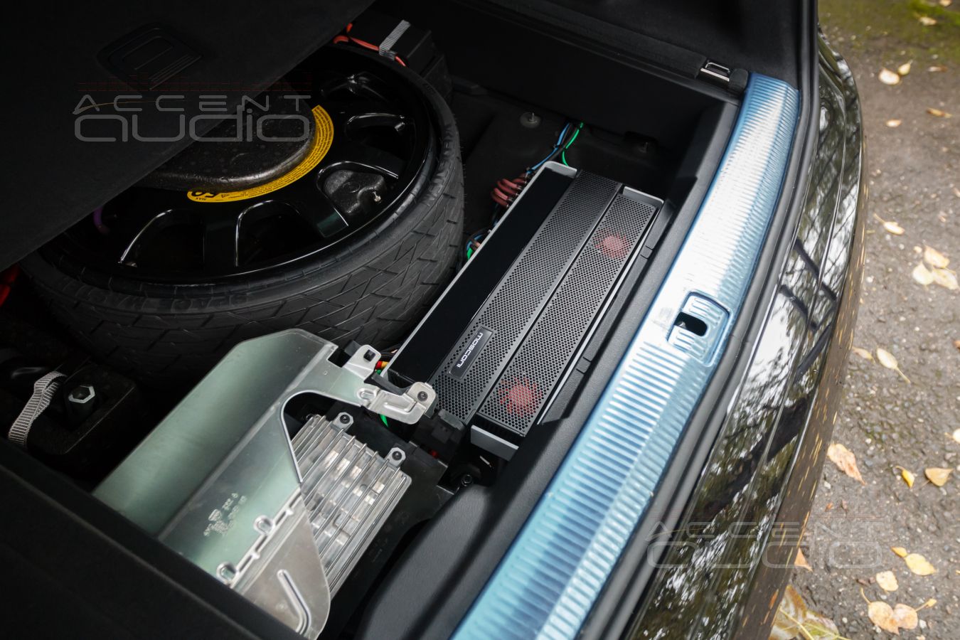 Установка усилителей и аудиопроцессора в Audi SQ7