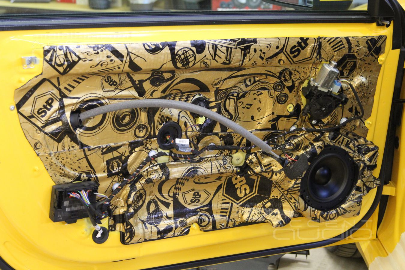 Аудиоподготовка Audi TT и дверные ящики