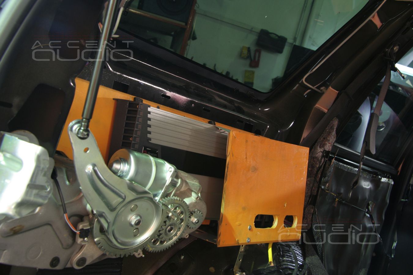 Скрытая Установка усилителей Boston Acoustics в Chevrolet Tahoe