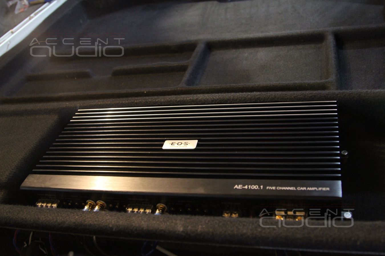 Установка усилителя и аудиопроцессора в Volvo XC70