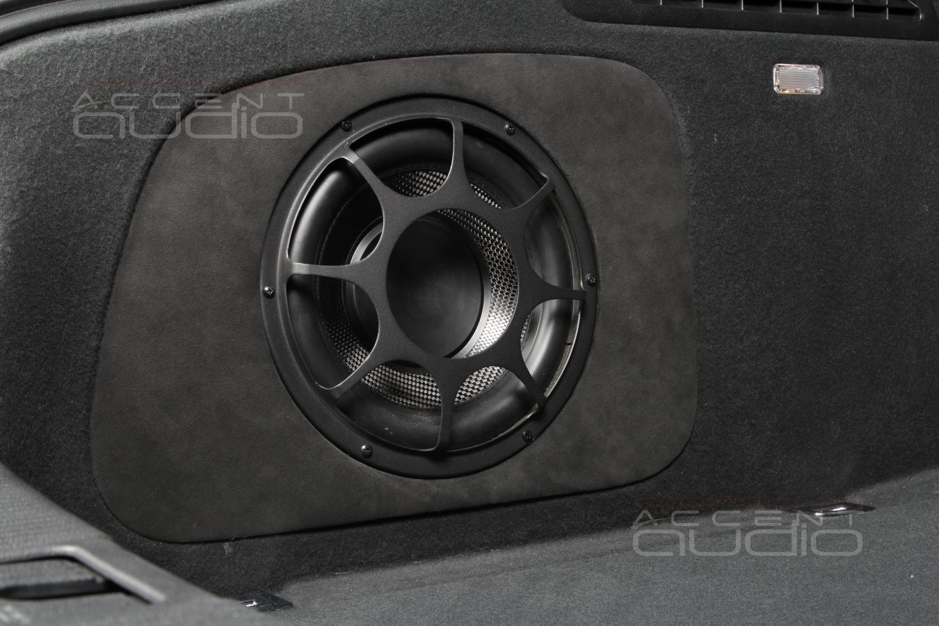 Просто сабвуфер в левом крыле Audi A5 S-Line