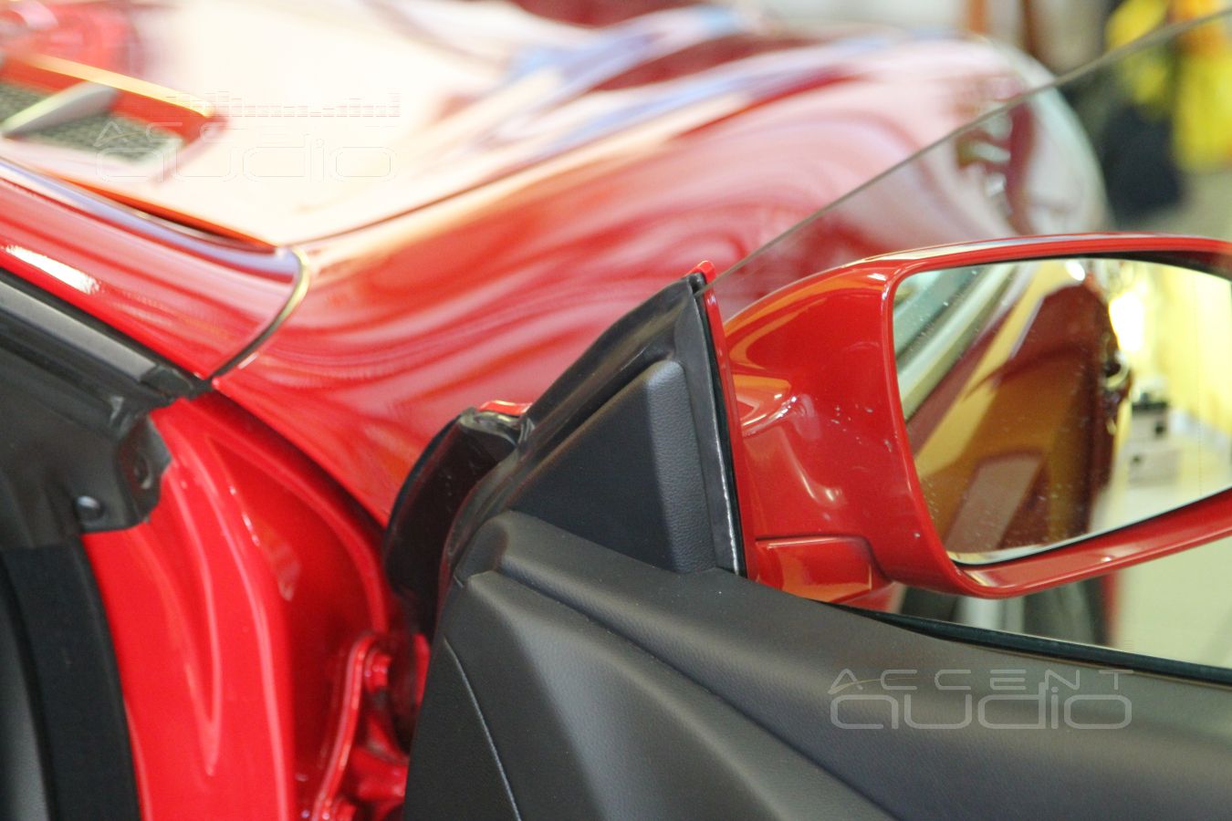 Красный Mercedes-Benz SL350