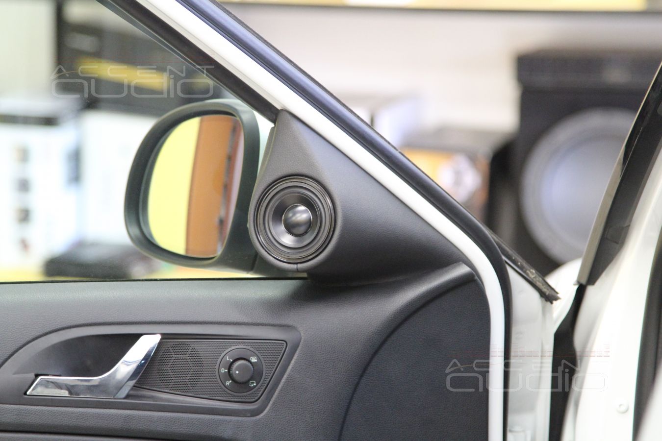 Подиумы для СЧ-ВЧ излучателей Skoda Yeti