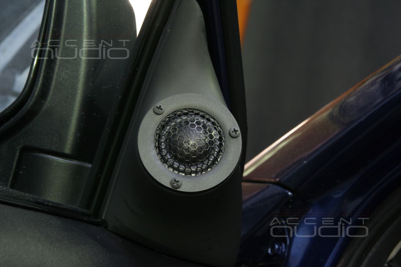 Установка твитеров (пищалок) в Mitsubishi Pajero Sport