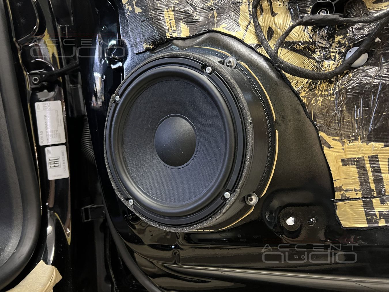 2023 Update: 200мм мидбасы в дверях Audi A5