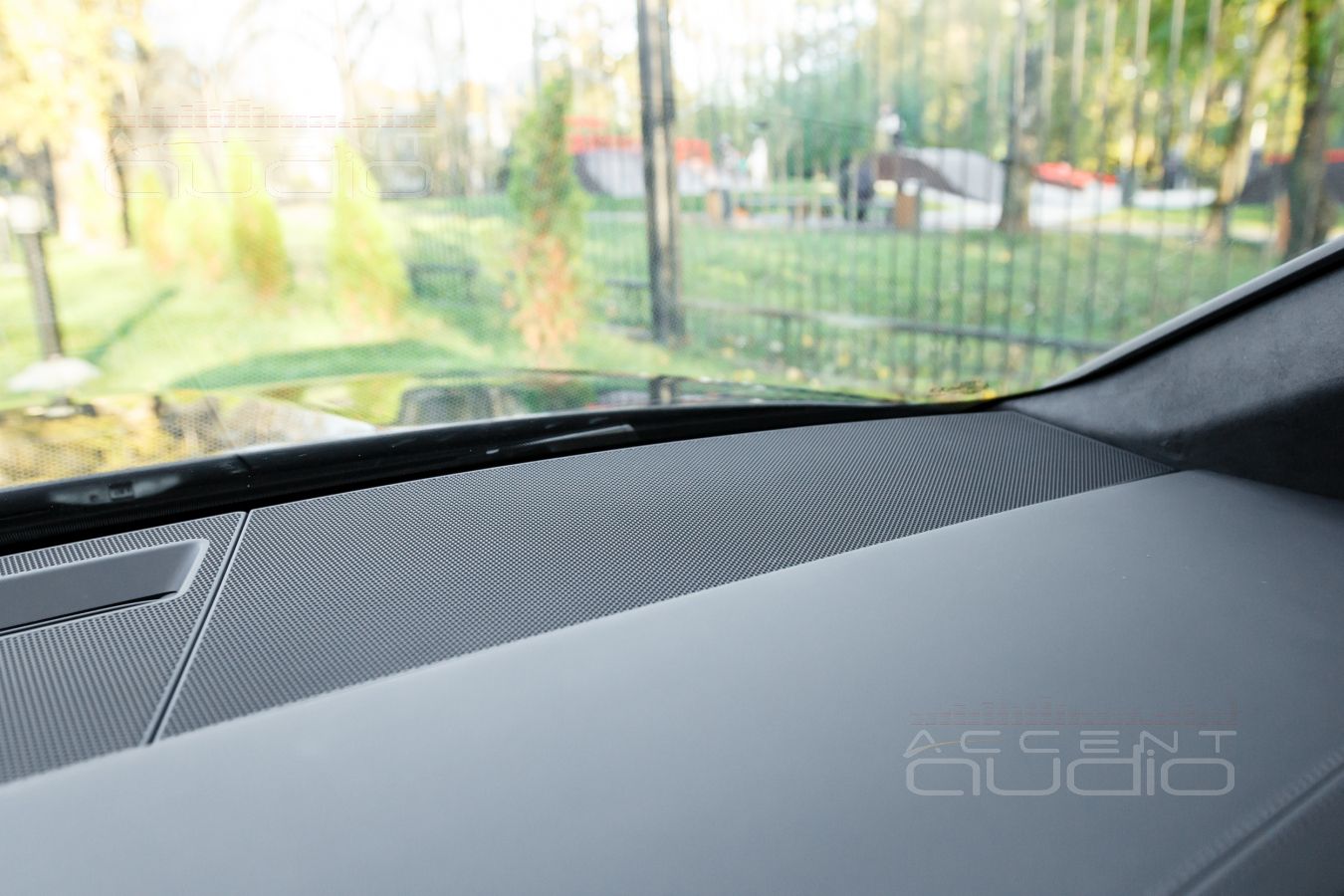 Среднечастотные излучатели Brax ML3 вместо сомнительных выезжалок – штатно для RS 6