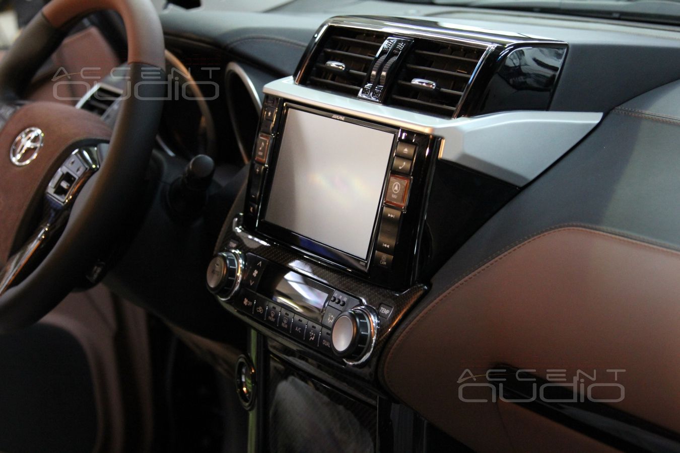 Новый Toyota Prado 150 + новый Alpine X800D = все работает…