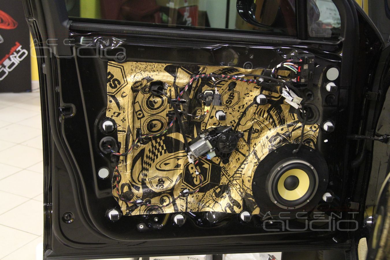 Установка мидбасов 