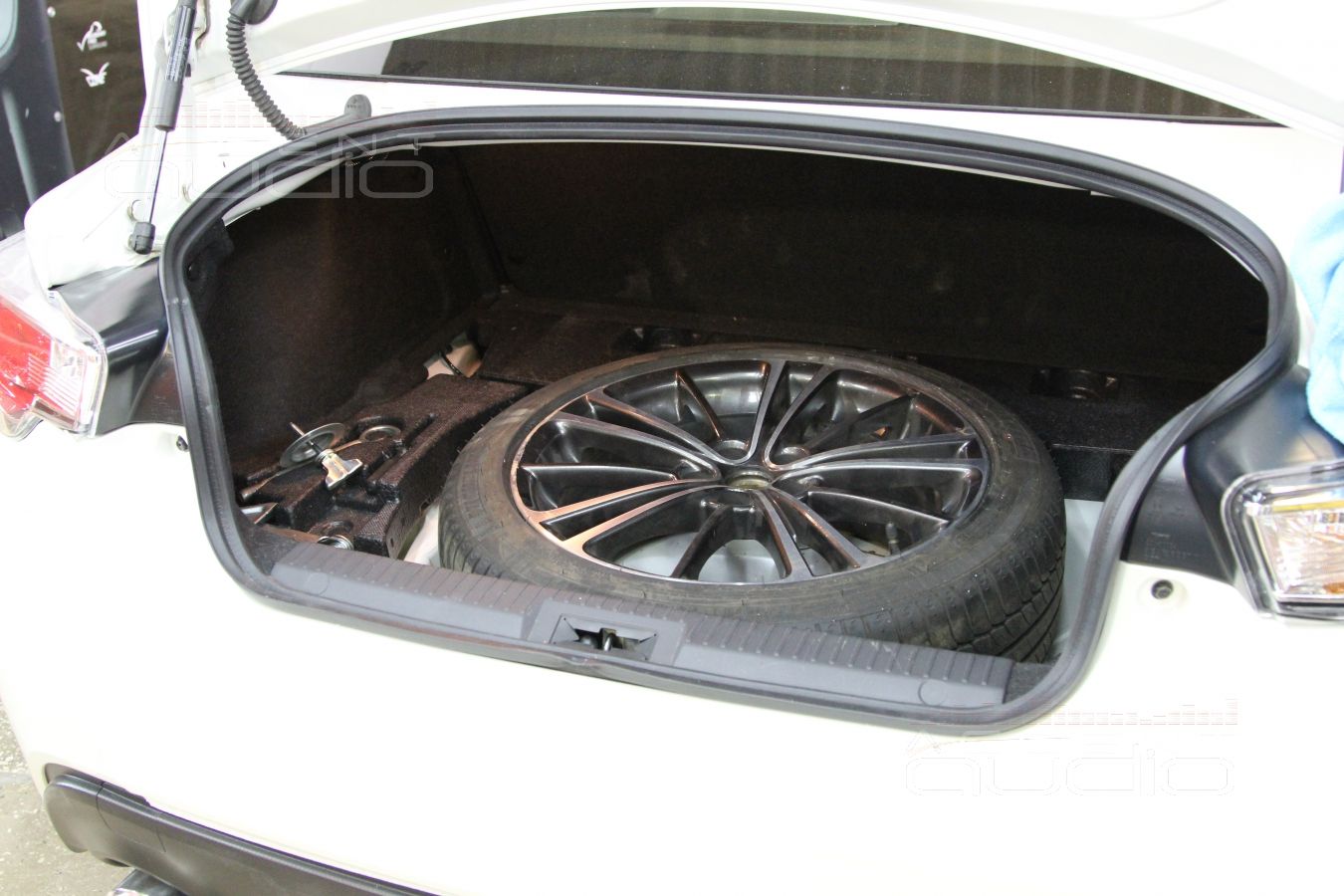 Новый пол в багажном отсеке Toyota GT86