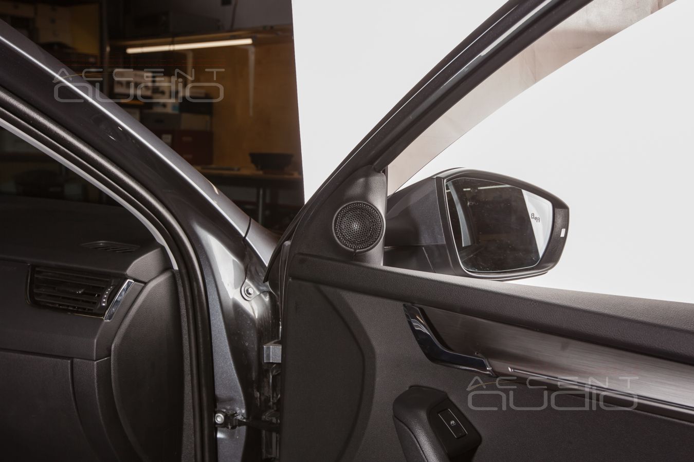 Подиумы под твитеры SOaudio 29NEO в Skoda Octavia A7