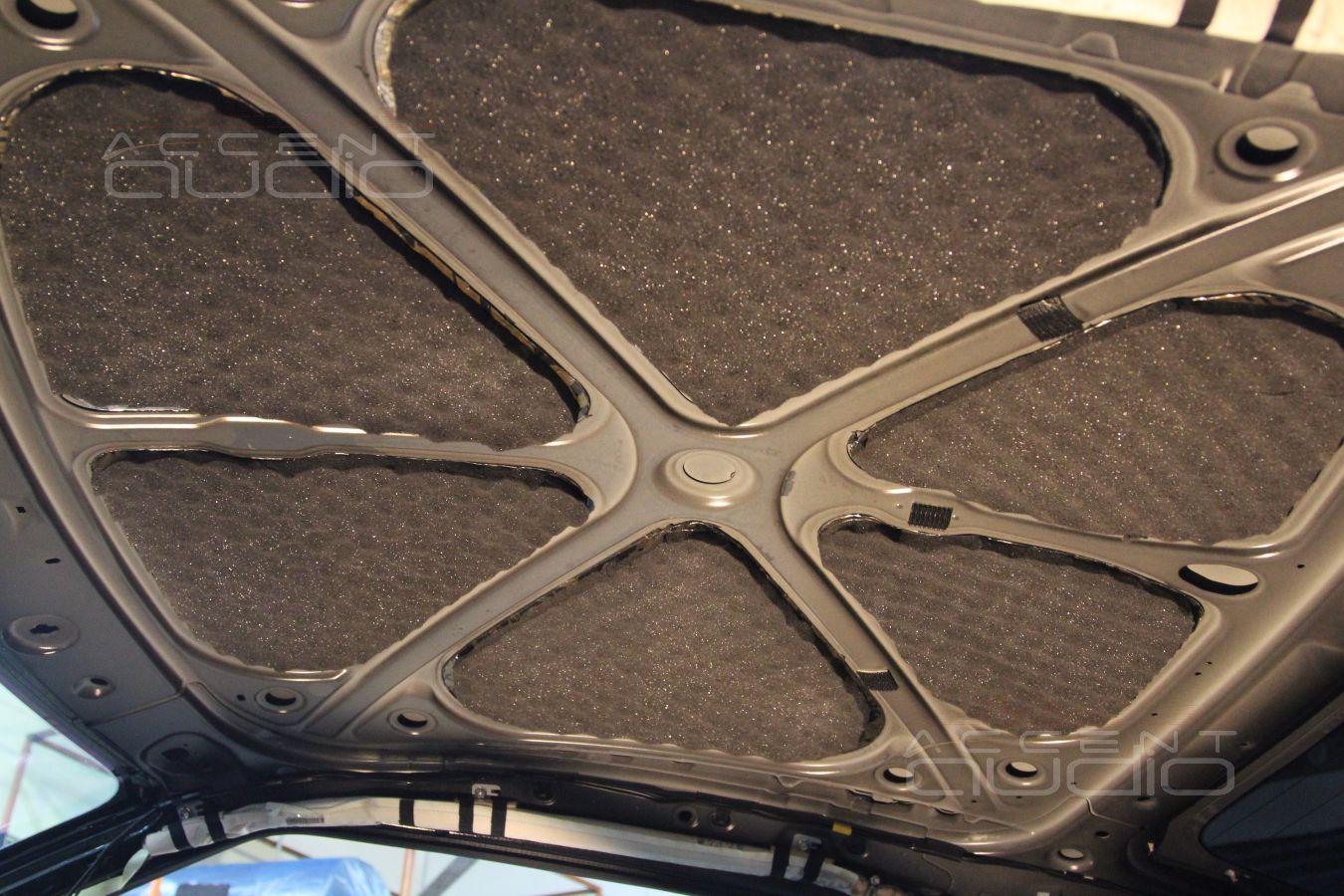 Шумоизоляция крыши Nissan GT-R в 2 слоя