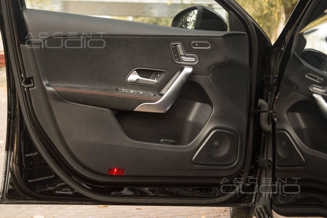 Правильная установка мидбасовых Helix Ci5 W165FM-S3 в Mercedes-Benz A 45