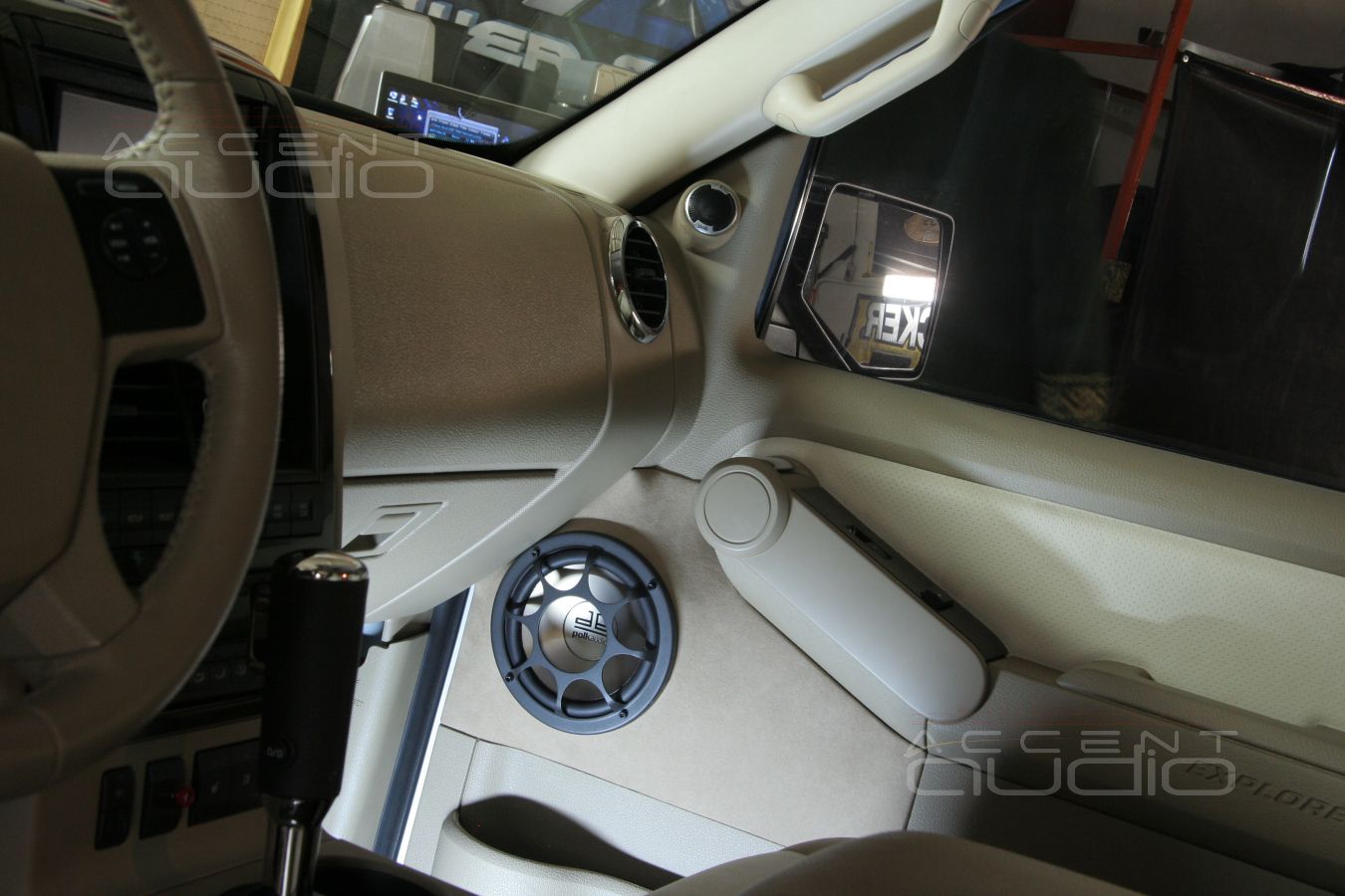 Установка акустики в стиле Ford Explorer
