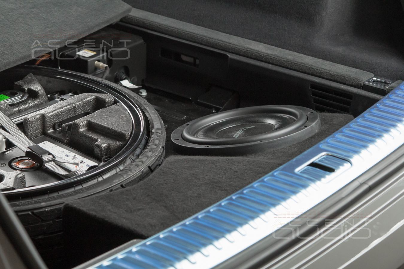 Правильная установка внутрипольного сабвуфера Eton в Audi SQ8