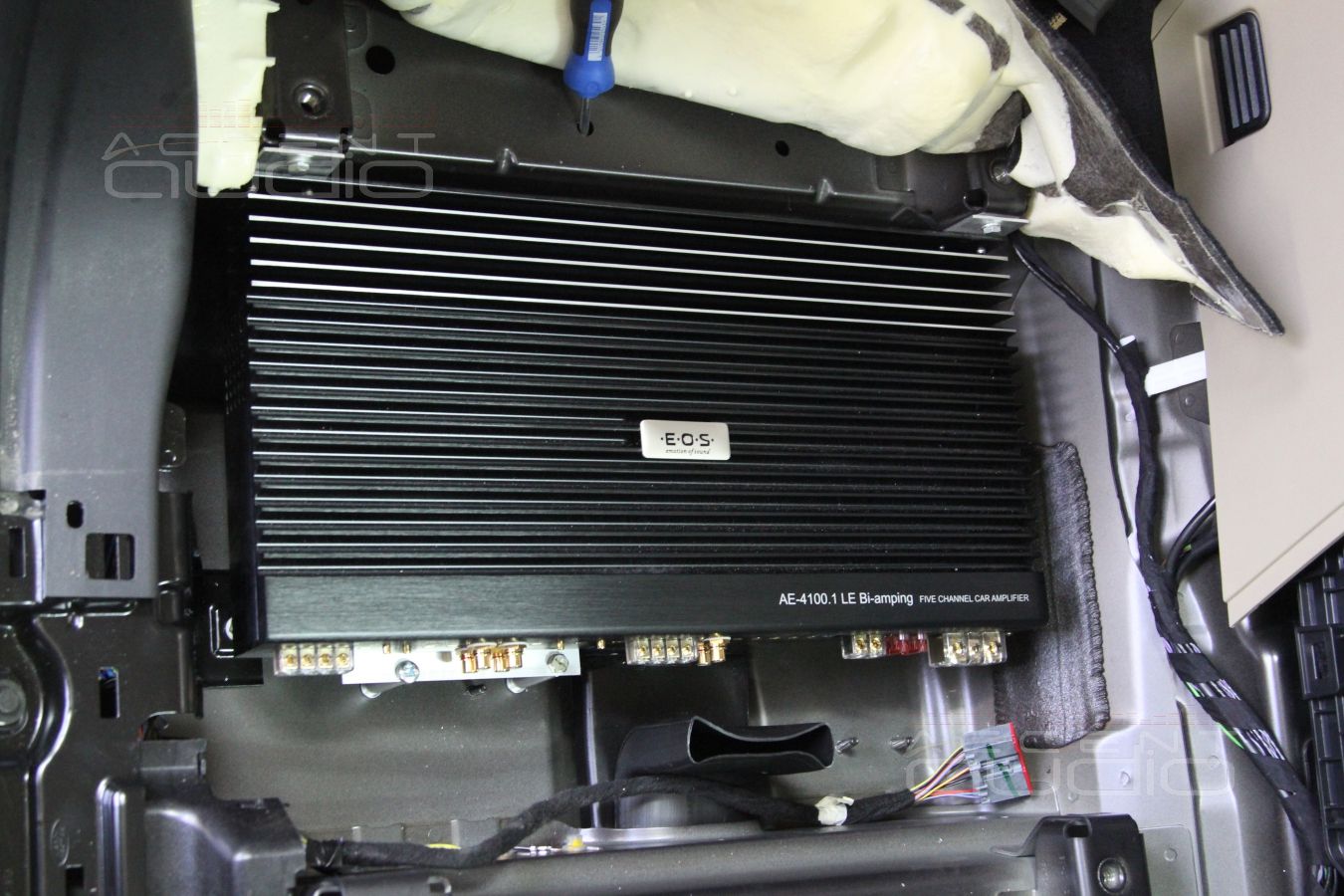 Установка усилителя и аудиопроцессора в LandRover Discovery Sport