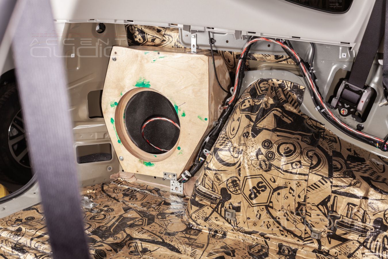 Новая форма для нового Mitsubishi Pajero Sport: интеграция сабвуфера Focal