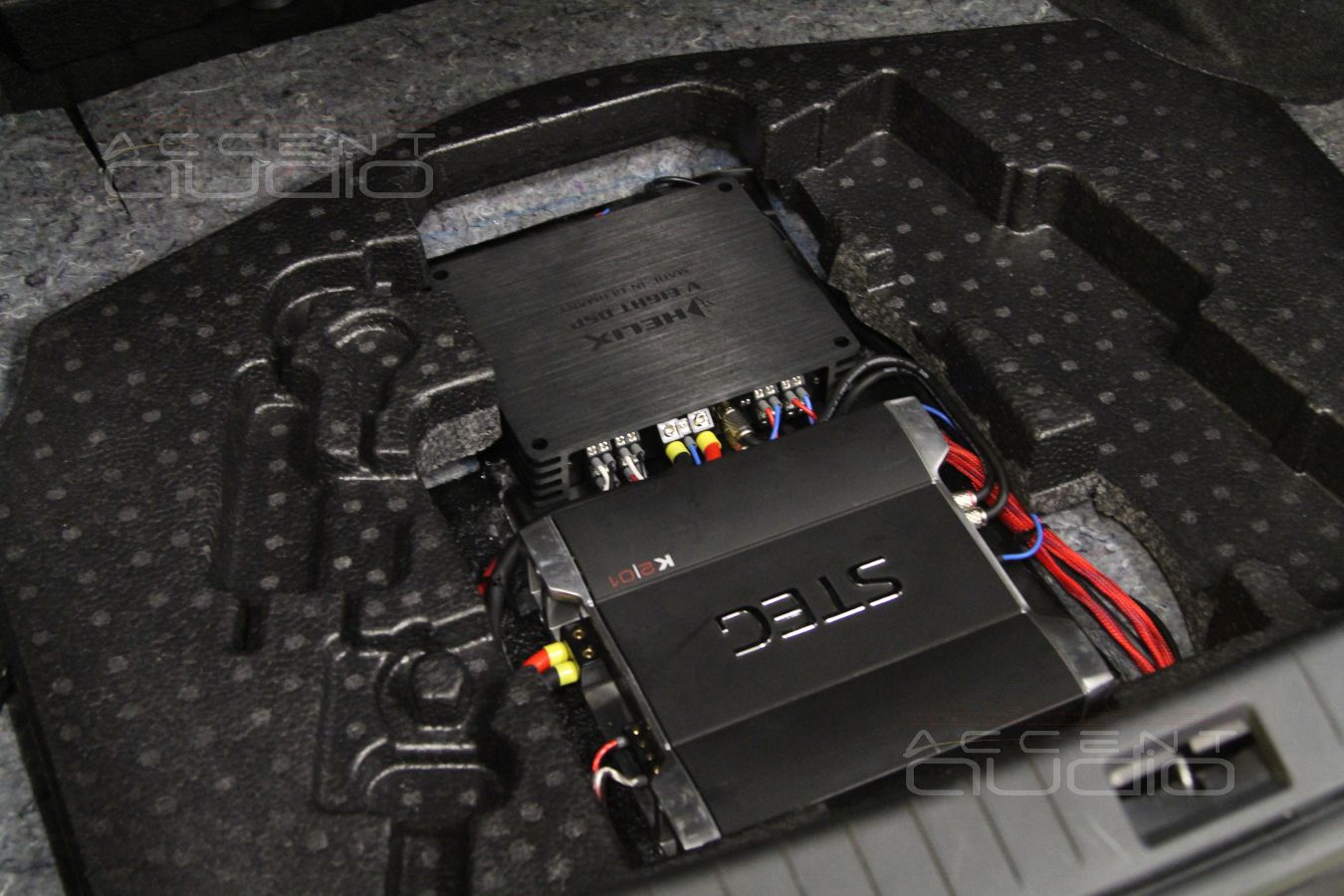 Варианты установки усилителей в Infiniti Q50