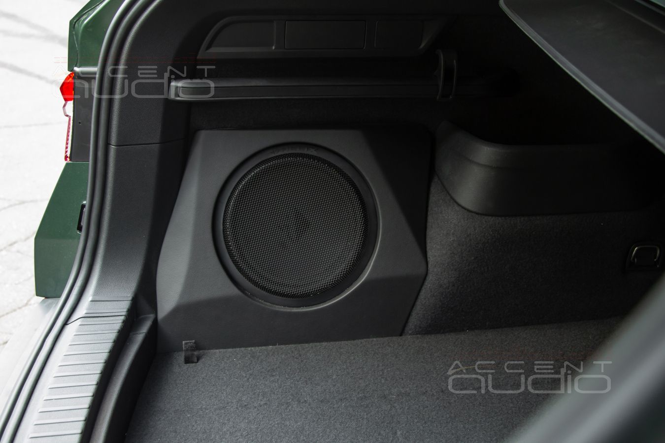 Новинка: лучший, стильный, оригинальный сабвуфер-стелс для Skoda Kodiaq