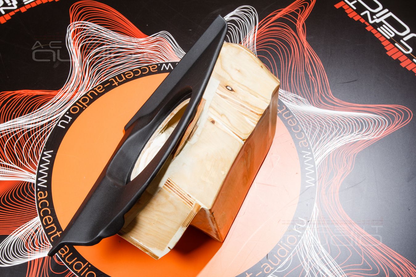 Сабвуфер-стелс для Porsche Macan со вторым полом