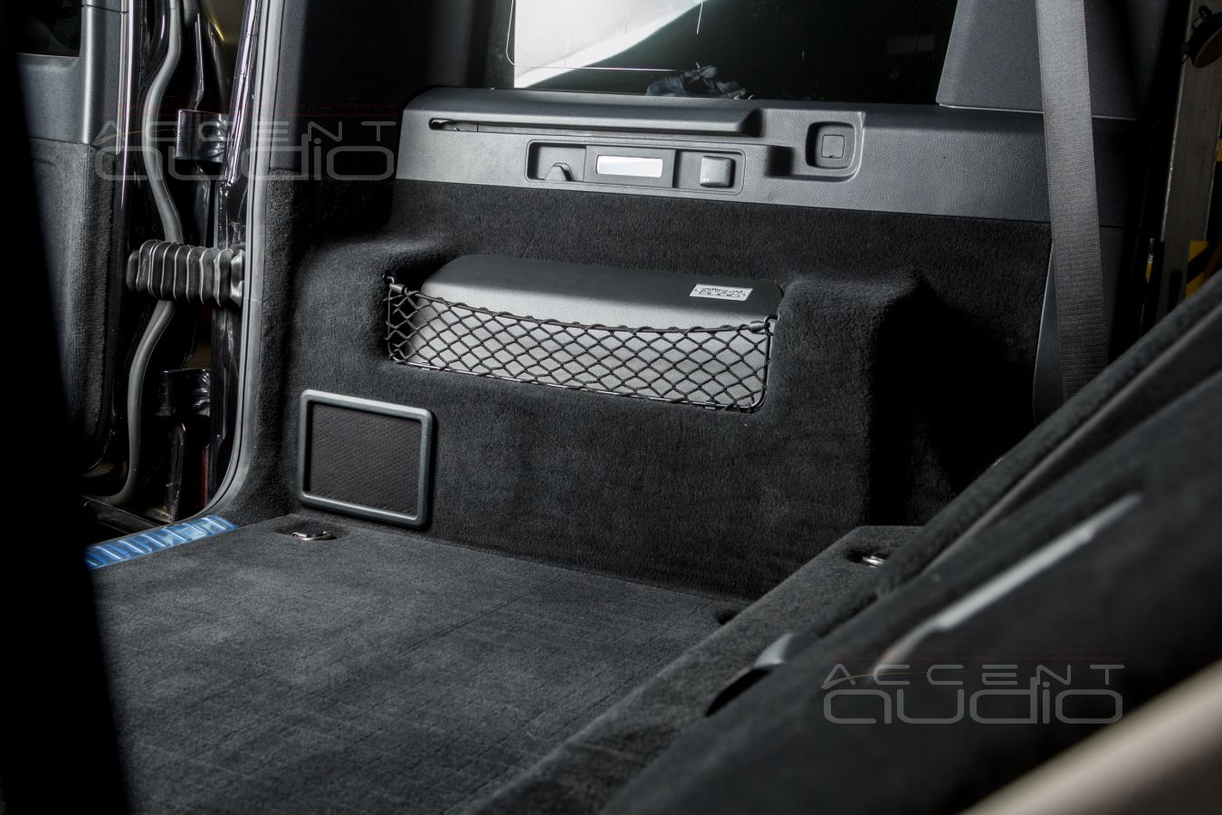 Update: новинка для Gelandewagen без Burmester – полная интеграция сабвуфера