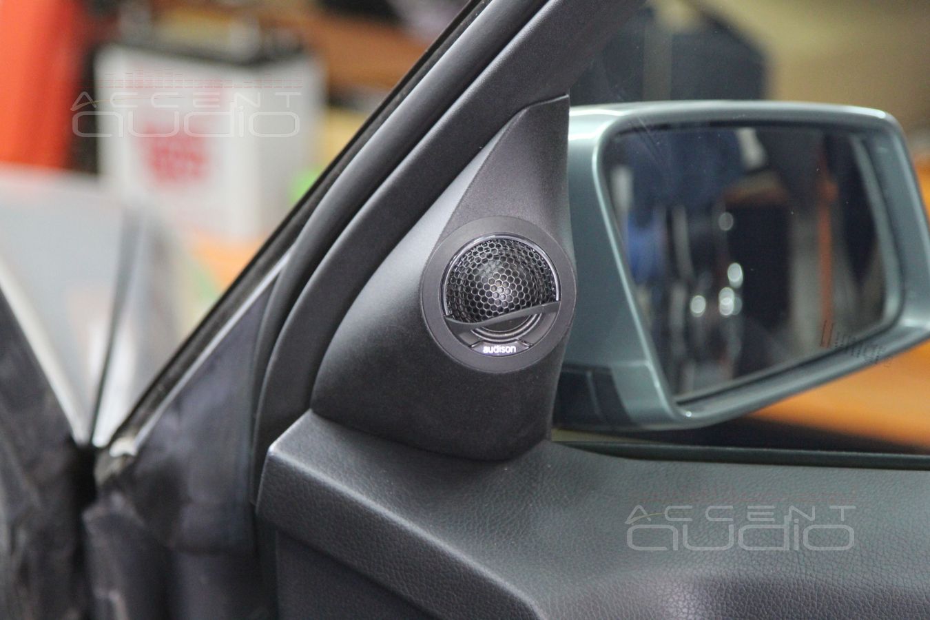 Замена акустики и виброизоляция дверей в Mercedes GLK 2014