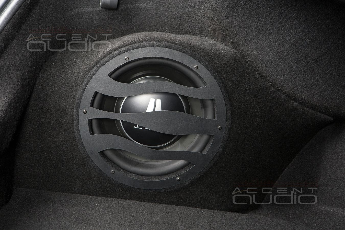 Модернизация штатной аудиосистемы в Mercedes-Benz ML W205: встроенный сабвуфер