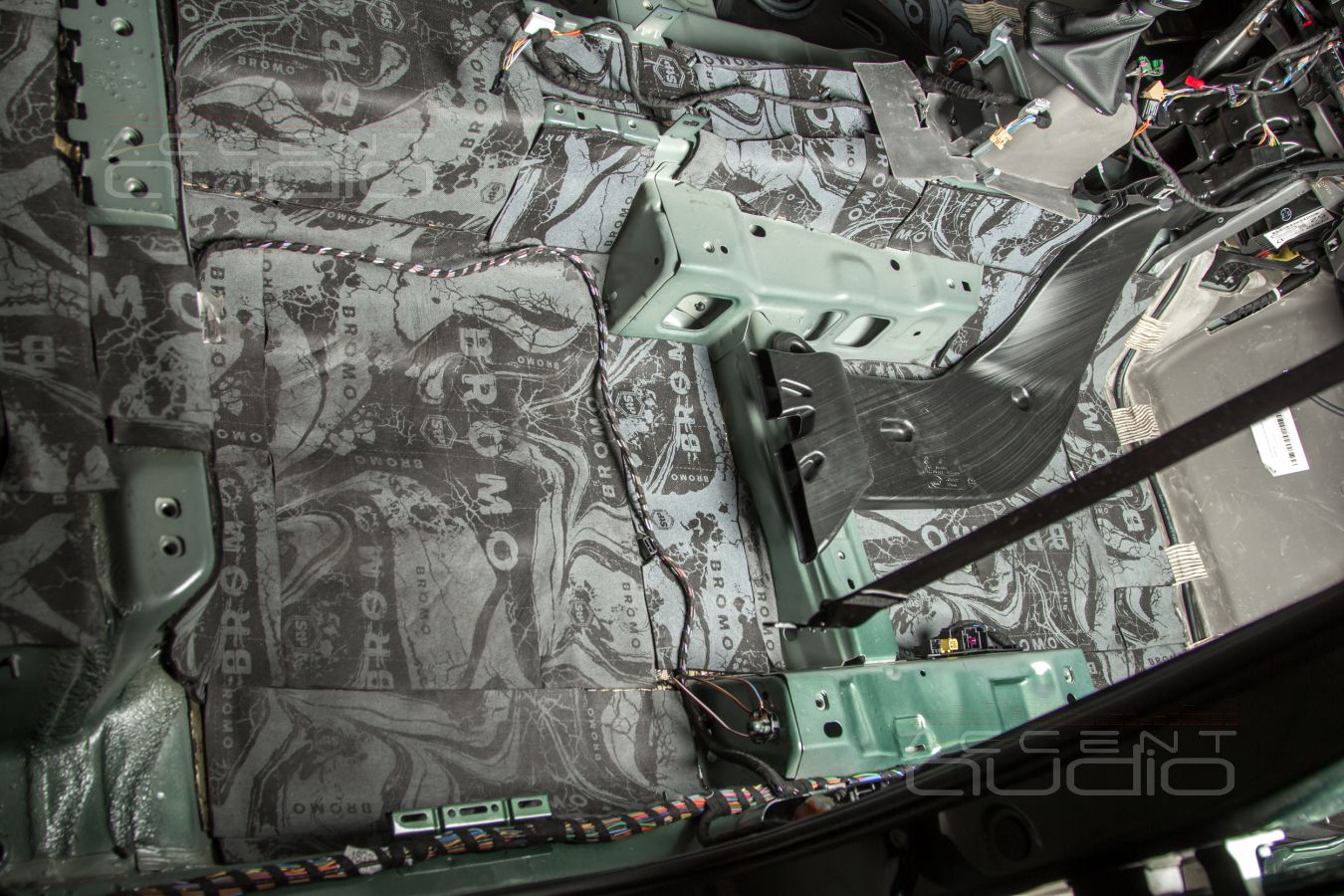 Шумоизоляция Skoda Kodiaq новыми материалами STP AEROCELL