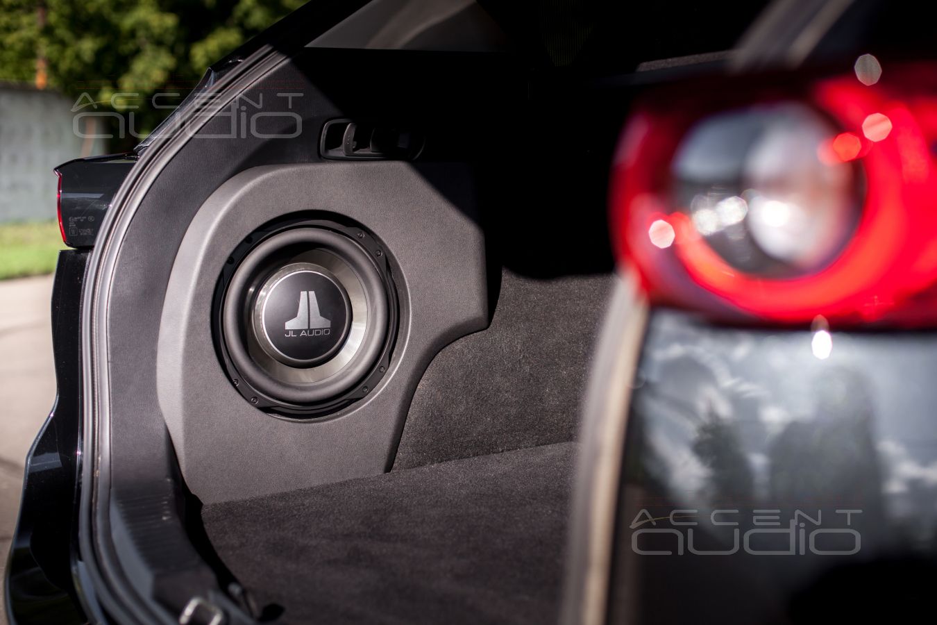 Сабвуфер-стелс с головкой JLAudio 10TW3-D4 для Mazda CX5