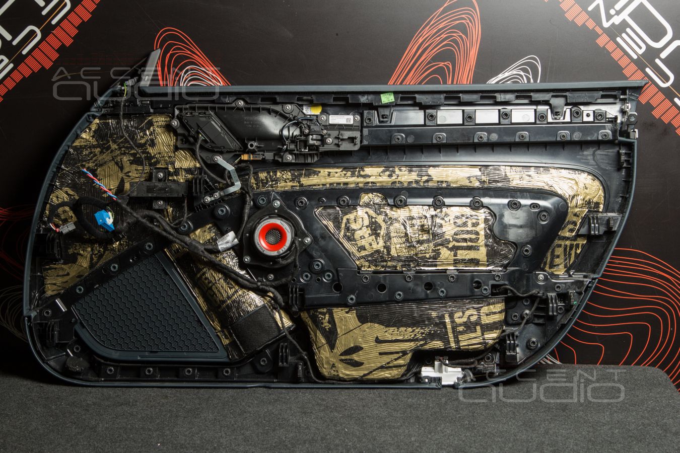 Простой монтаж среднечастотных динамиков Focal 3,5WM Midrange Utopia Be M в 911