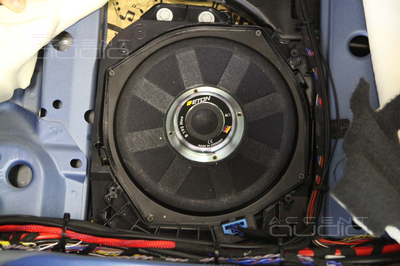 Установка подсидельных сабвуферов-мидбасов Eton B195 NEO Underseat Bass