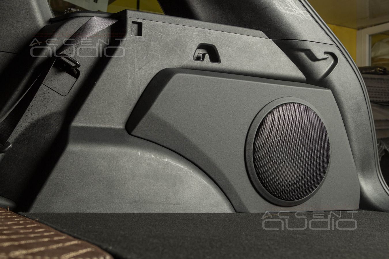 Update: аудиофильский сабвуфер с видимой частью - специально для Monjaro