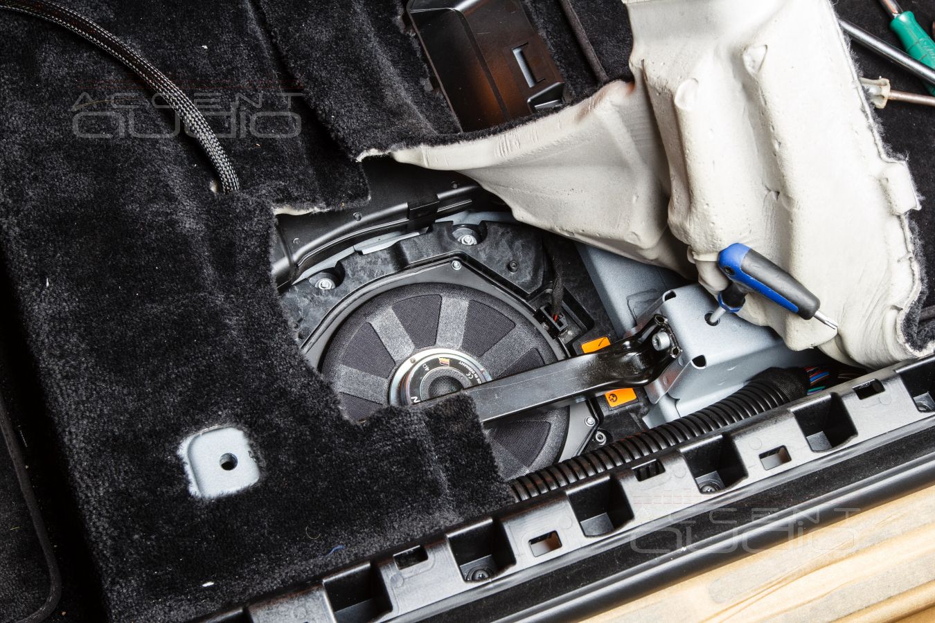 Немецкие подсидельные вуферы Eton вместо Harman Kardon в Rolls Royce Wraith