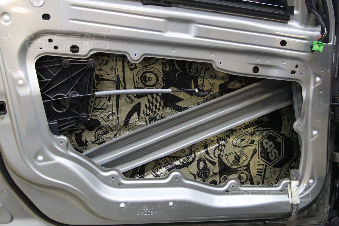 Установка акустики Audison VOCE AV K6 в Volvo XC 70