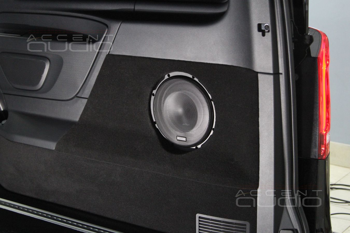 Сабвуфер – штатно !