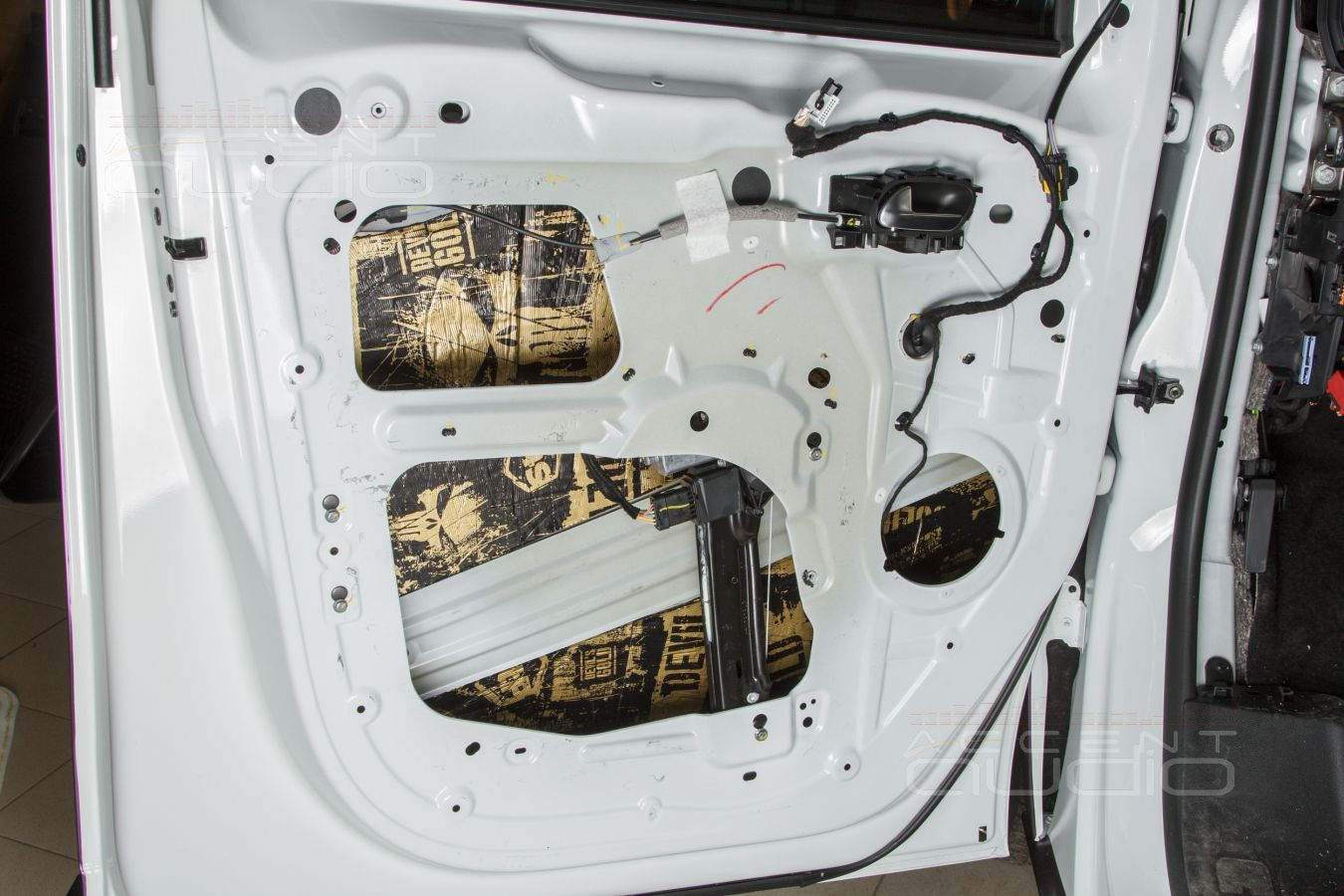 Полная шумоизоляция Opel Zafira Life лучшими материалами STP