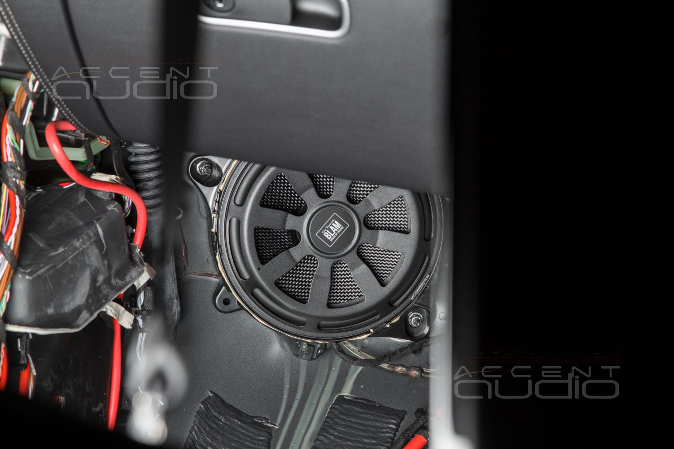 Монтаж внутрипольных вуферов BLAM MB 200 W в Mercedes-Benz GLE Coupe AMG 53