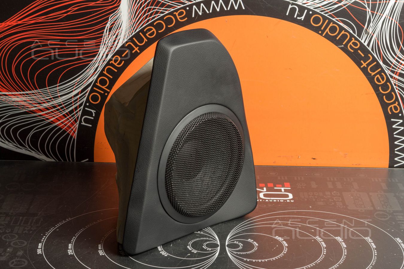 Сабвуфер-стелс: полная интеграция сабвуфера в Mercedes-Benz A-Class AMG