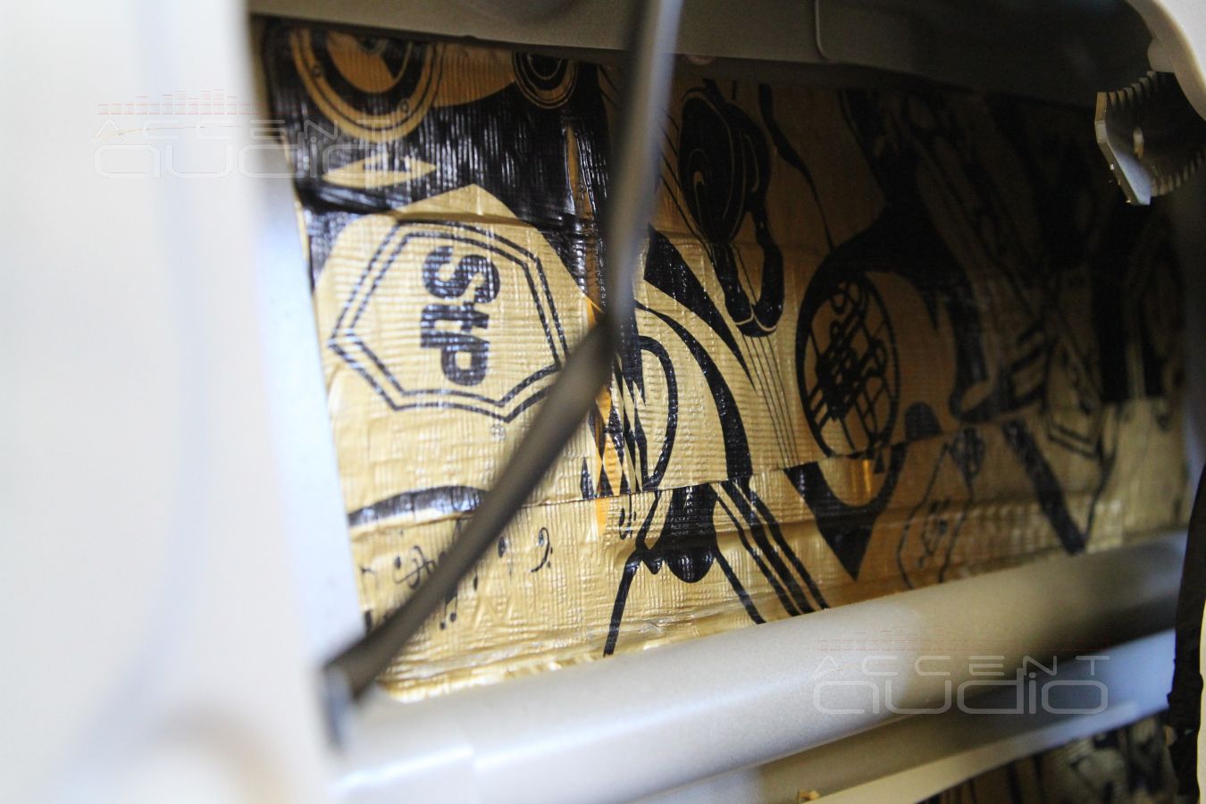 Шумоизоляция Mitsubishi Outlander