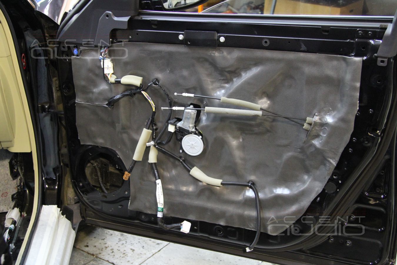 Шумоизоляция Infiniti FX35: теплоизоляционный слой