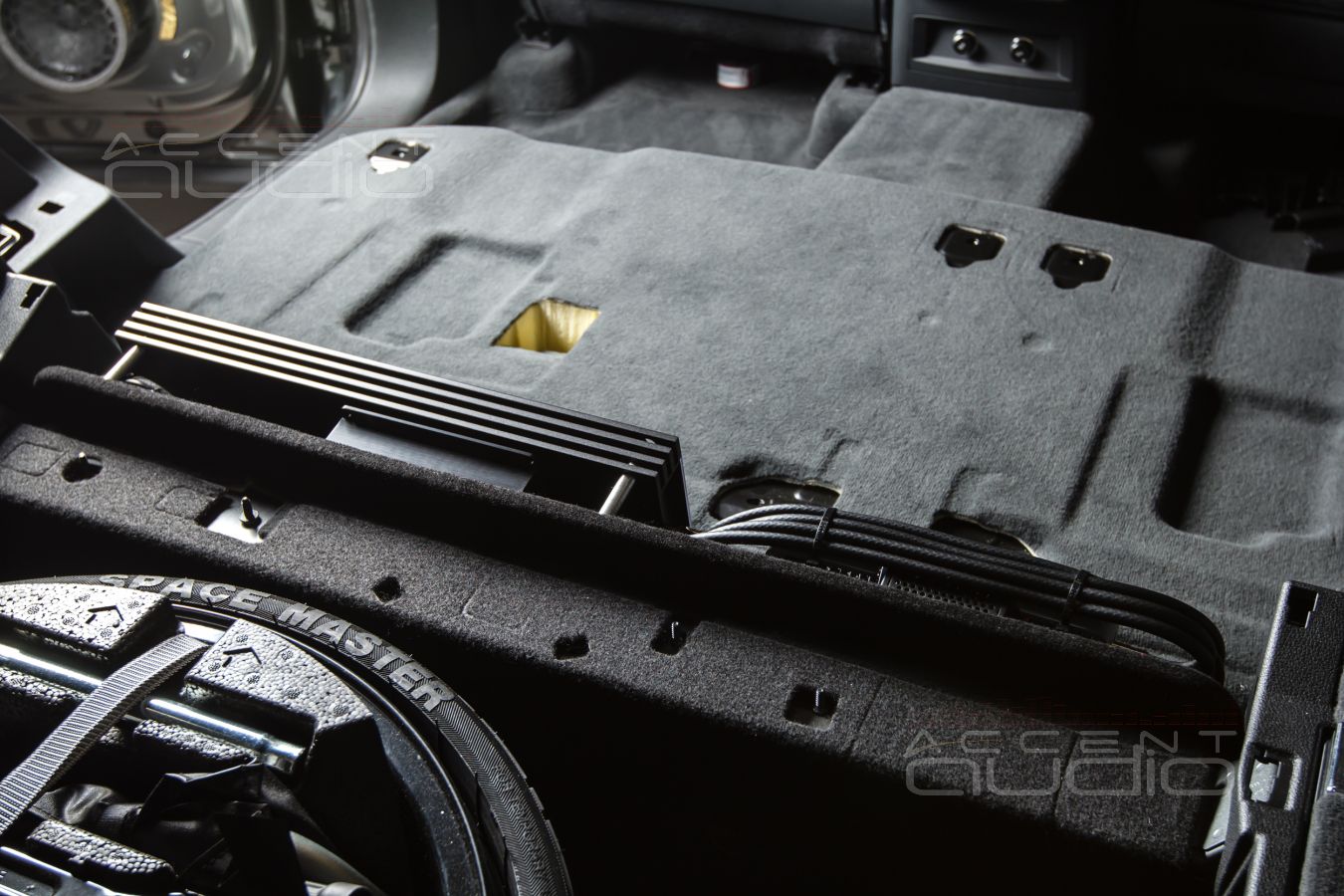 Установка усилителей и аудиопроцессора в Audi Q8