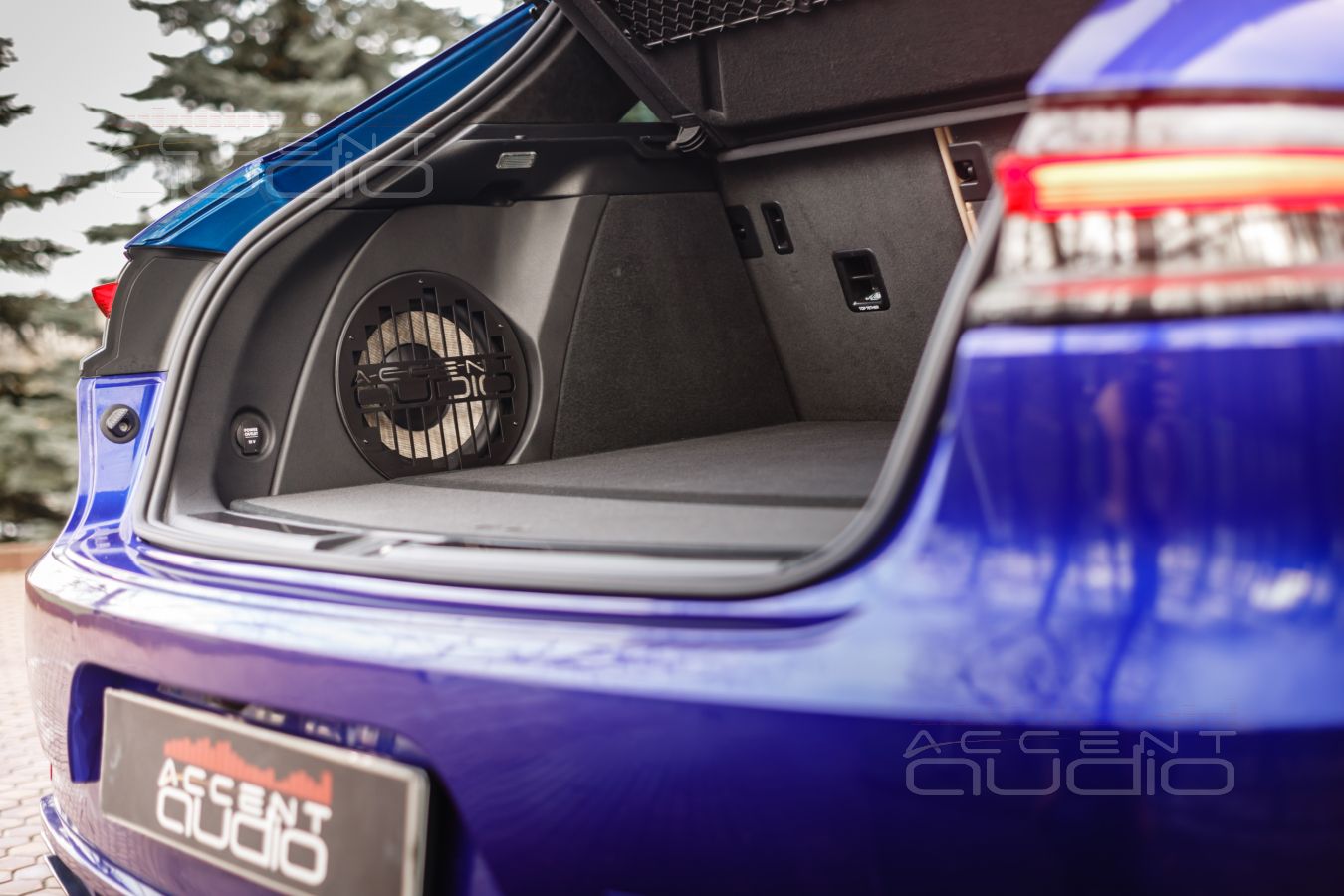 Сабвуфер-стелс для Porsche Macan со вторым полом