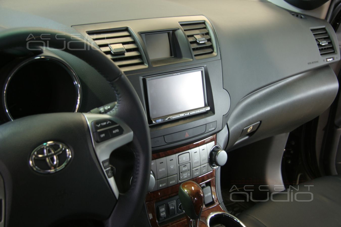 Замена магнитолы в новом Toyota Highlander